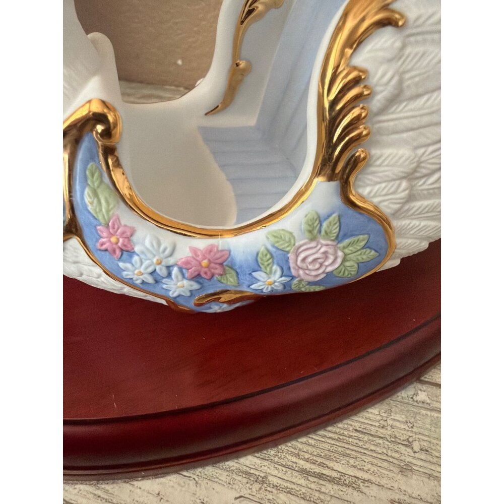 Lenox Carousel Swan Chariot with Wood Base 2009 Ltd Ed 120th Anniversary NIB - Picture 14 of 16